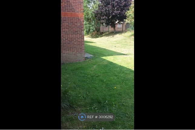 Lowdell Close, Yiewsley, West Drayton photo 2