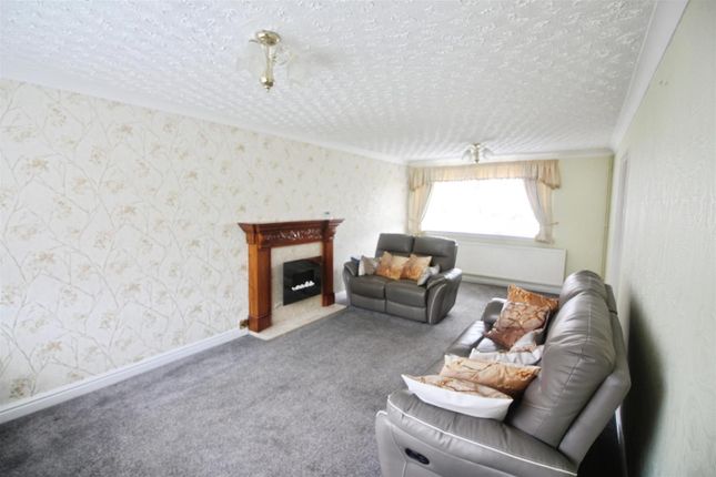 115, Stanks Lane North, Leeds photo 2