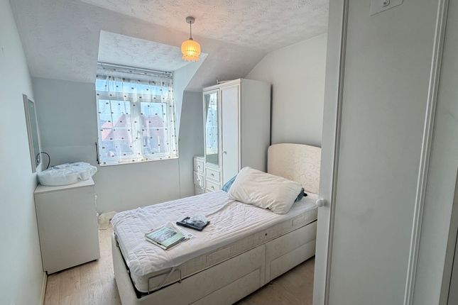 Flat 52, Westcliff Court, Edith Road, Clacton-On-Sea photo 4