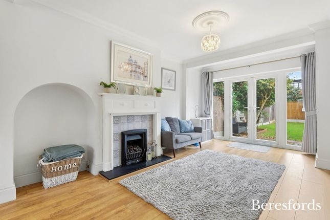 7, Longwood Close, Upminster photo 3