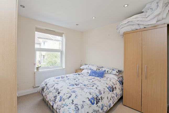 13b, Farlow Road, London photo 4