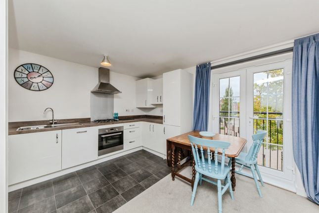 10 William Court,, Western Way, Cheshire photo 3