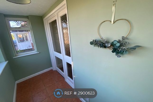 Woodlands Close, Mold photo 3