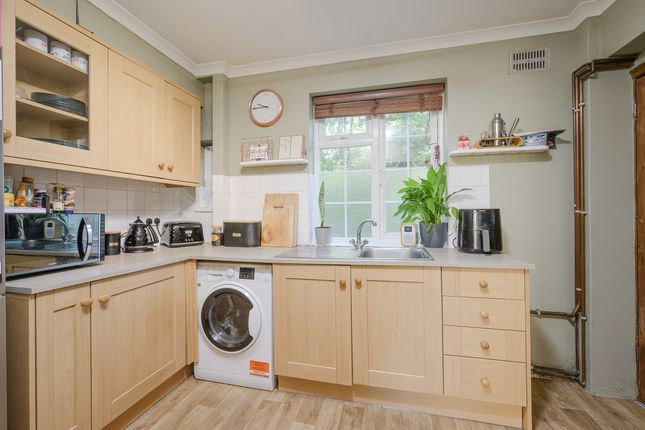 SALES 25 Spencer Court, London photo 3