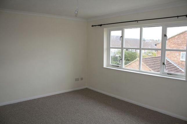 Flat to rent in Wentworth Road, Thame