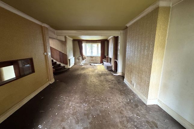 33, Russell Gardens, Golders Green photo 2