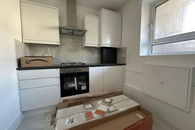 Thumbnail Flat to rent in Wallwood Street, Limehouse/Mile End