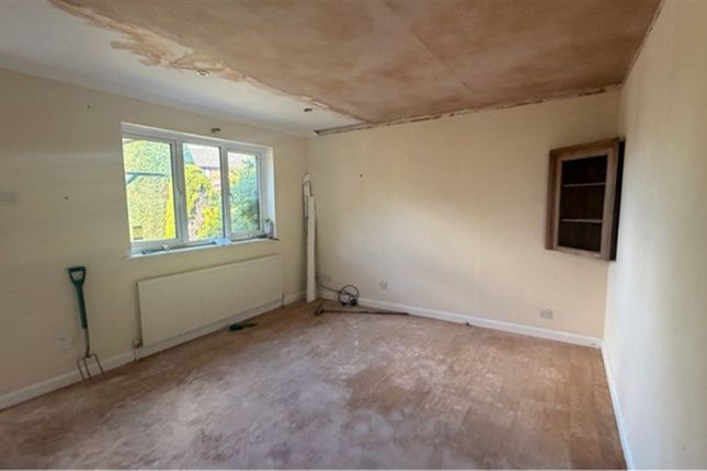 Stanton Close, Cranleigh photo 3