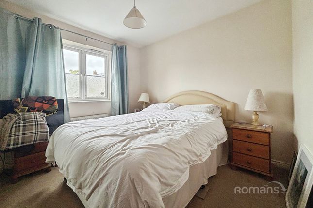 30, Southwold Close, Swindon photo 4