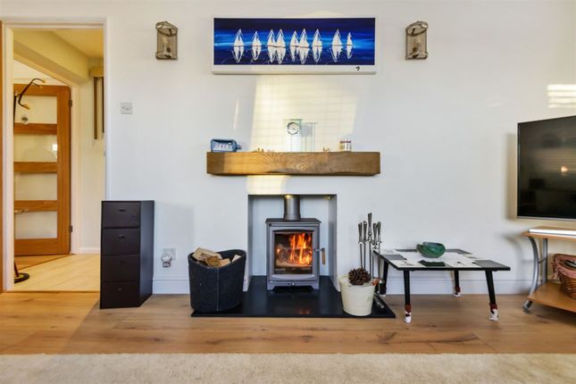 14 Howard Avenue, Chichester photo 2