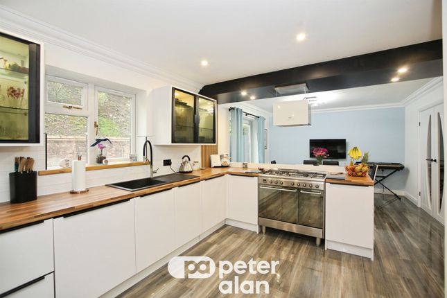 26, Manor Court, Treharris photo 4