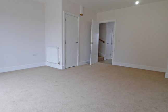 1, Huntley Mews, Southwater photo 4
