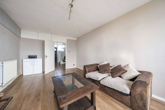 Thumbnail Flat for sale in Barringer Square, Tooting Bec, London