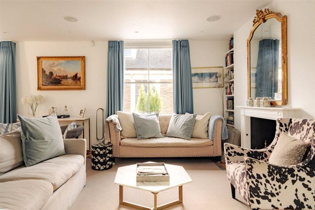 Pembroke Mews, Kensington photo 3