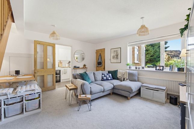 9, Clayhanger, Guildford photo 2