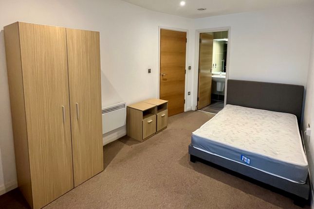Flat 509, Leeds photo 3