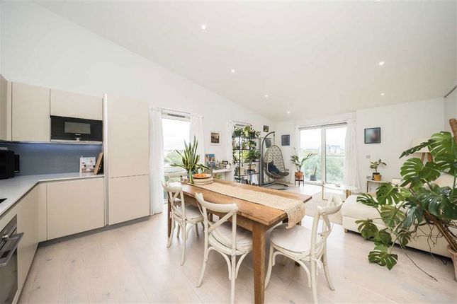 Flat 49, 21, Plough Road, London photo 4