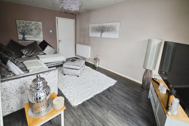 28, Vicarage Gardens, Derbyshire photo 4