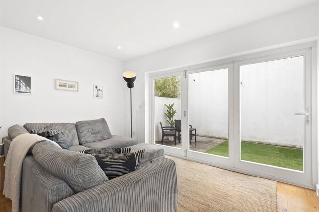 Flat 4, 10, Fontenoy Road, London photo 4