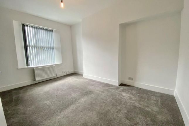 Flat to rent in Victoria Road, Torquay