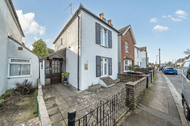 2-bed house on 14 Green Lane, Chichester, £300,000