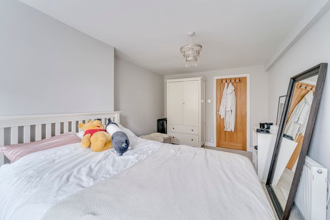Flat for sale in Mount View Road, London