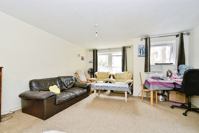 47, Florey Court, Swindon photo 2