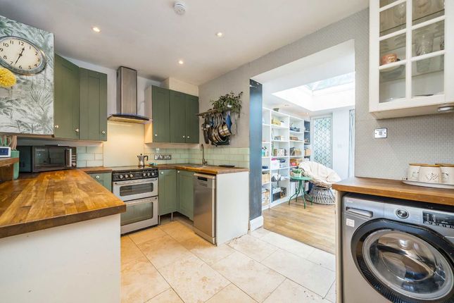 19, Norman Way, London photo 3