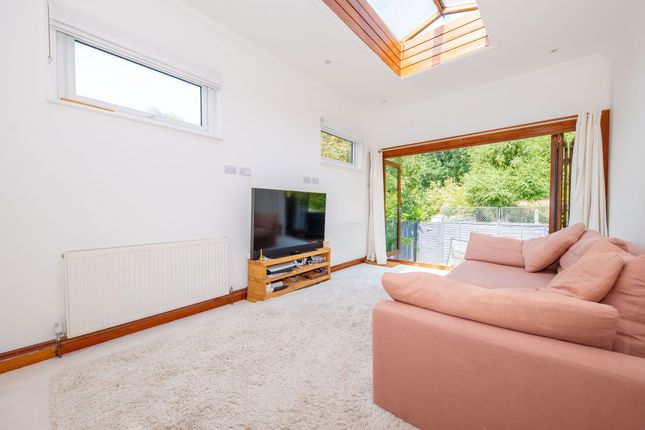 158 Gordon Road, Camberley photo 3