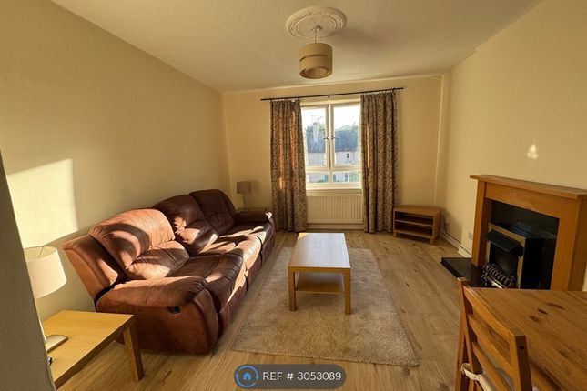 Flat, Loganlea Avenue, Edinburgh photo 2