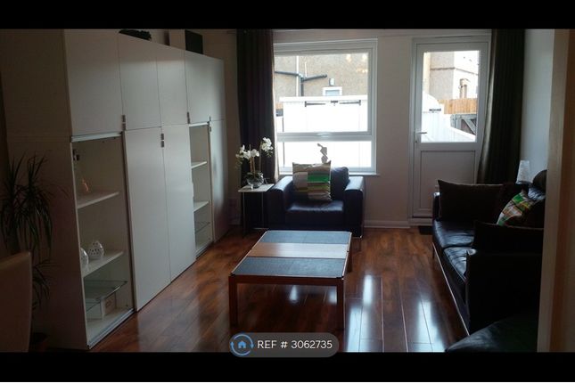 Singleton Close, London photo 3