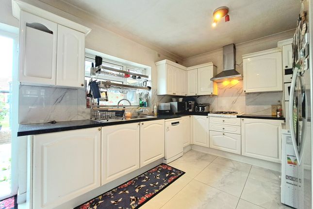 64, Keats Way, Greenford photo 4