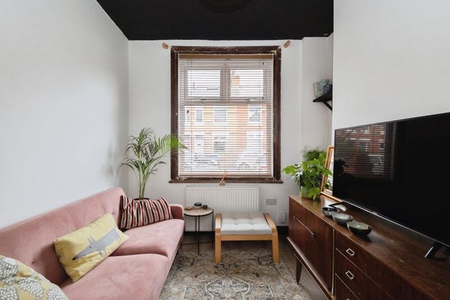 29, Horton Road, Greater Manchester photo 4