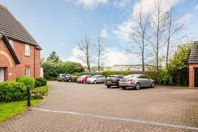 Flat for sale in Silverdale Drive, Chase Terrace, Burntwood