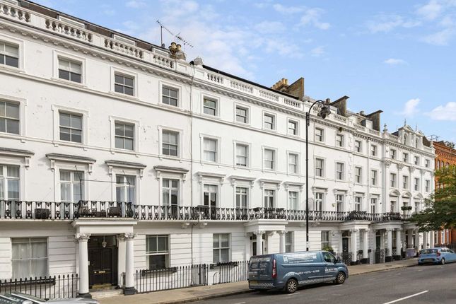 Flat for sale in Oakley Street, London