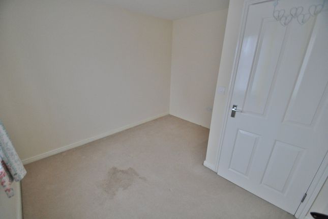 Flat for sale in Kingham Close, Moreton, Wirral