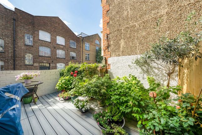 Property to rent in Leighton Place, London