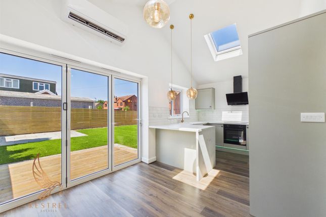 32, Ledgard Drive, Wakefield photo 2