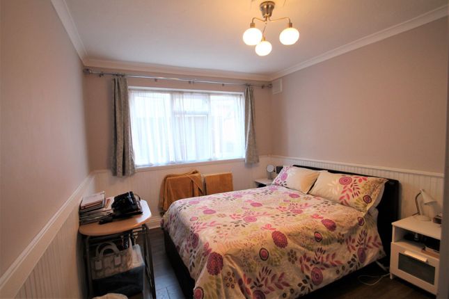 13 Grove Road, Barnet photo 5