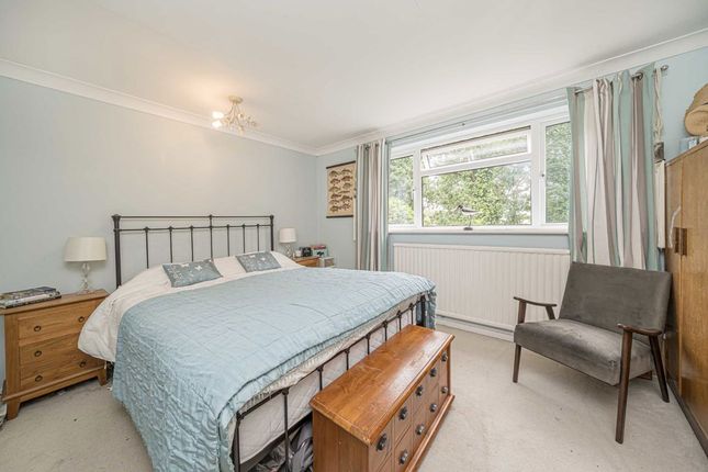79, Kenton Avenue, Sunbury-On-Thames photo 4