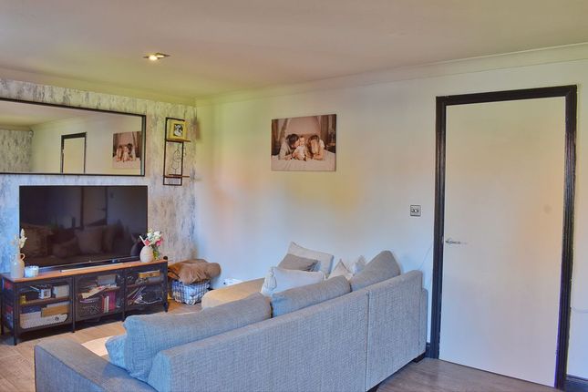 6, Stirling Drive, Newark photo 2