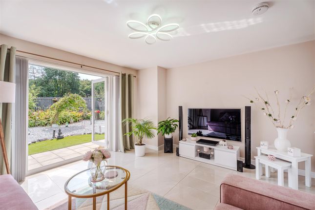 6, Birchwood Crescent, Cambuslang photo 3