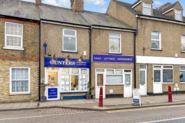 Flat to rent in High Street, Stanstead Abbotts, Herts
