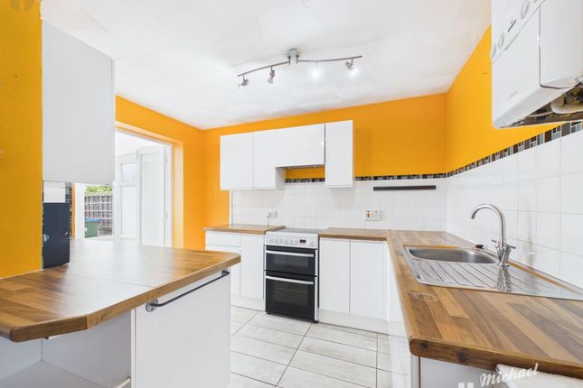 6 Waivers Way, Aylesbury photo 4