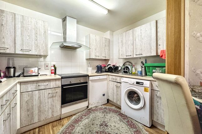 Flat 75, Geneva Court, London photo 3