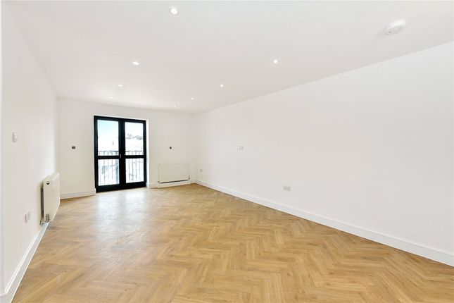 Flat 4, 67B, Plumstead High Street, London photo 4