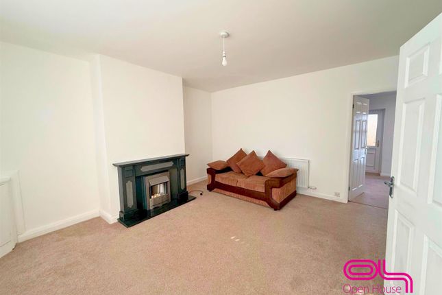 28, Lupin Avenue, Farnworth photo 2