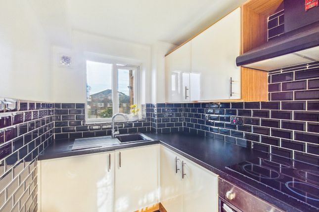 63, Danbury Crescent, South Ockendon photo 3