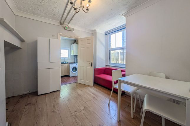 69 Quadrant Road, Thornton Heath photo 3