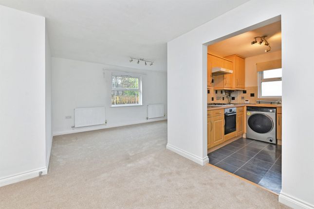 98, Grassmere Way, SALTASH photo 3